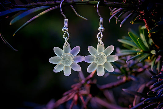 DAISIES - Flower Earrings in Clear White
